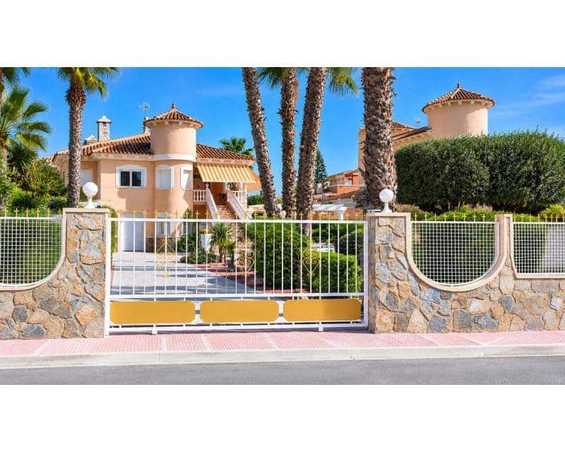 3 soveværelse Villa til salg i Benferri med swimmingpool - € 375.000 (Ref: 10076878)