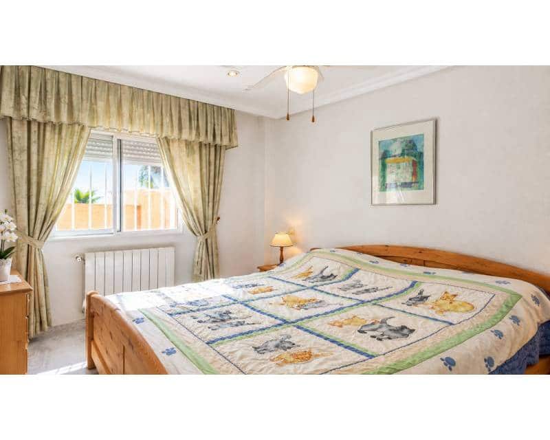 3 soveværelse Villa til salg i Benferri med swimmingpool - € 375.000 (Ref: 10076878)