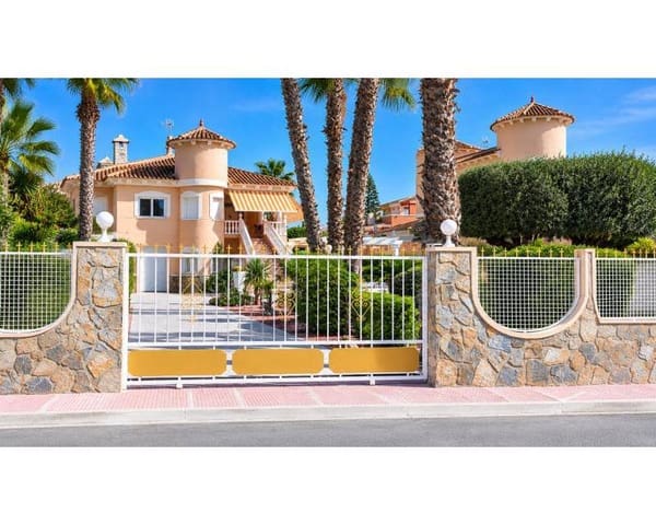 3 soveværelse Villa til salg i Benferri med swimmingpool - € 375.000 (Ref: 10076878)