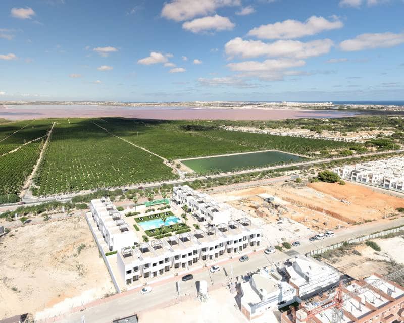 Casa de 2 habitaciones en Torrevieja en venta con piscina - 329.900 € (Ref: 10077136)