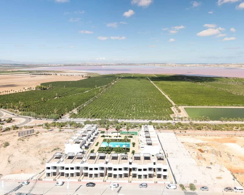 Casa de 2 habitaciones en Torrevieja en venta con piscina - 329.900 € (Ref: 10077136)