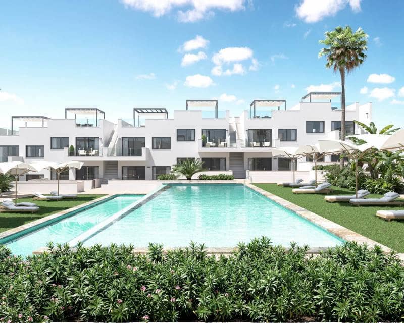 Casa de 2 habitaciones en Torrevieja en venta con piscina - 329.900 € (Ref: 10077136)