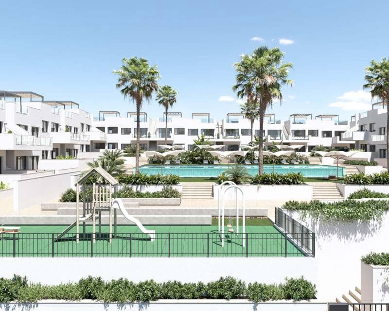 Casa de 2 habitaciones en Torrevieja en venta con piscina - 329.900 € (Ref: 10077136)