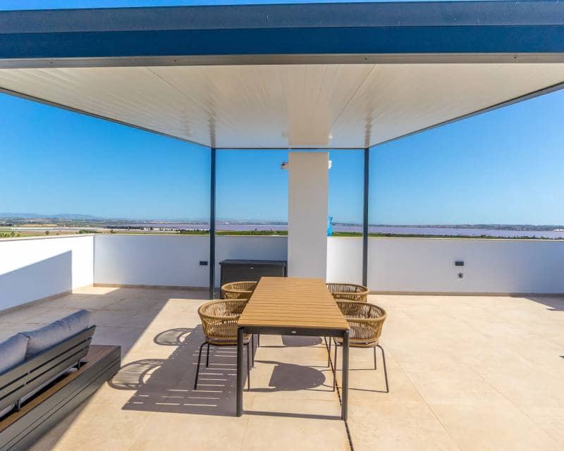 Casa de 2 habitaciones en Torrevieja en venta con piscina - 329.900 € (Ref: 10077136)