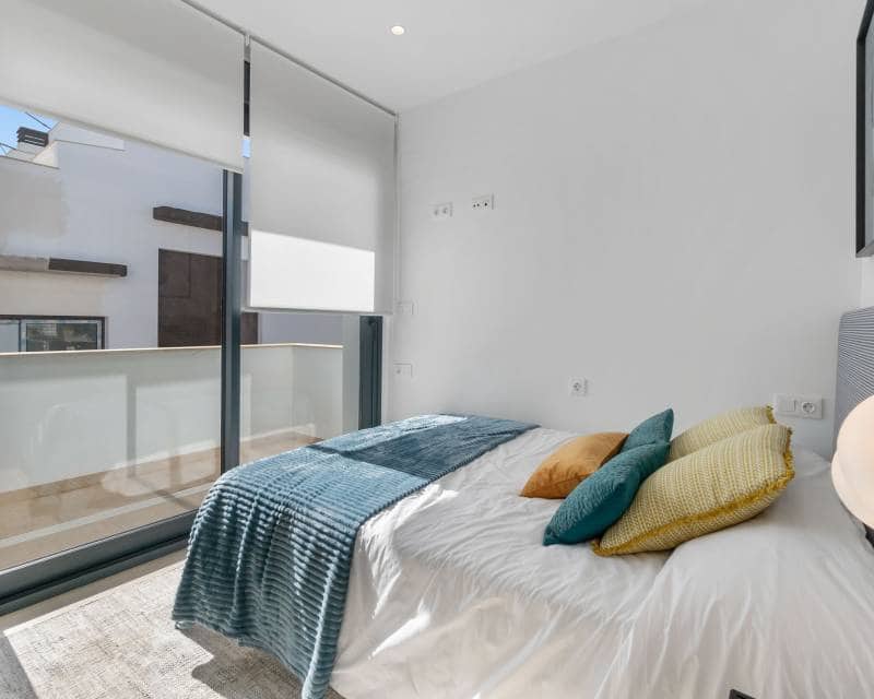 Casa de 2 habitaciones en Torrevieja en venta con piscina - 329.900 € (Ref: 10077136)