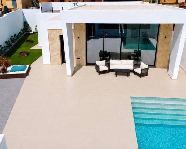 3 sovrum Villa till salu i Los Balcones med pool garage - 790 000 € (Ref: 10079085)