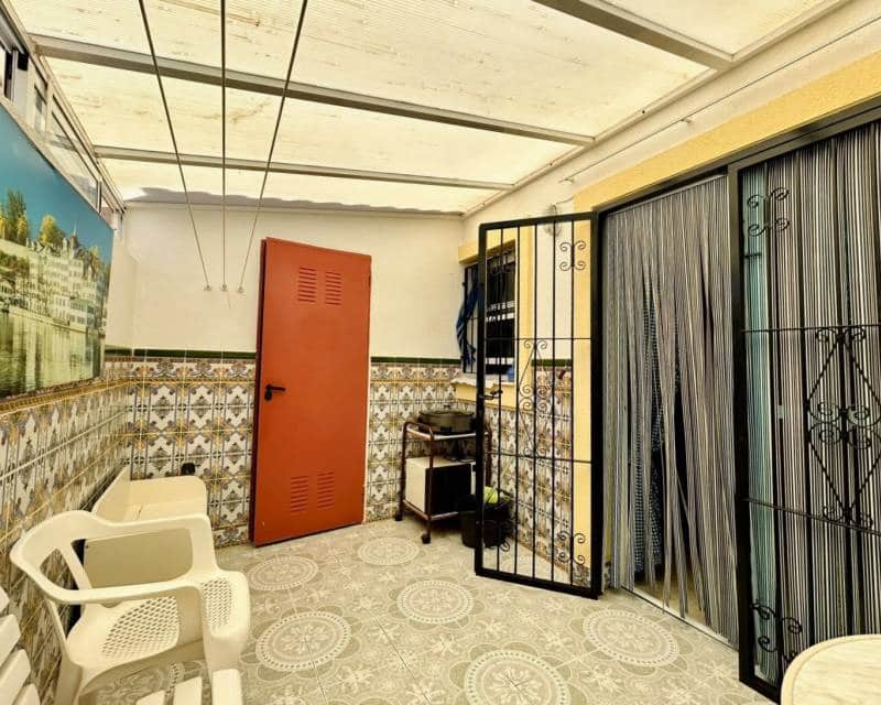 2 Zimmer Haus zu verkaufen in Torrevieja mit Pool Garage - 286.500 € (Ref: 10079854)