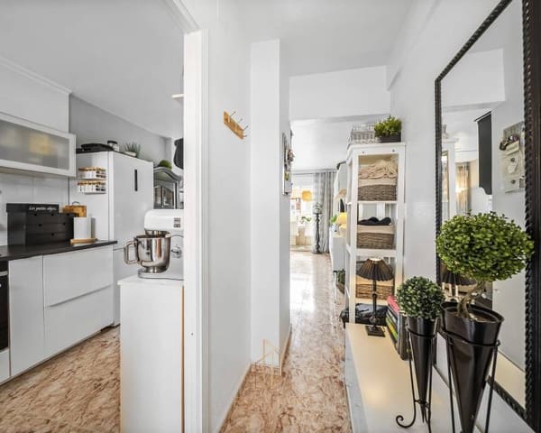 2 makuuhuone Kattohuoneisto myytävänä paikassa Torrevieja mukana uima-altaan - 189 000 € (Ref: 10081638)