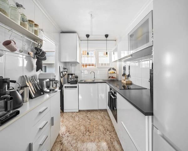 2 makuuhuone Kattohuoneisto myytävänä paikassa Torrevieja mukana uima-altaan - 189 000 € (Ref: 10081638)