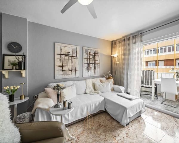 2 makuuhuone Kattohuoneisto myytävänä paikassa Torrevieja mukana uima-altaan - 189 000 € (Ref: 10081638)