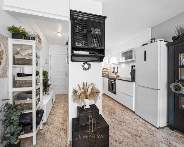 2 makuuhuone Kattohuoneisto myytävänä paikassa Torrevieja mukana uima-altaan - 189 000 € (Ref: 10081638)