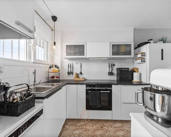 2 makuuhuone Kattohuoneisto myytävänä paikassa Torrevieja mukana uima-altaan - 189 000 € (Ref: 10081638)