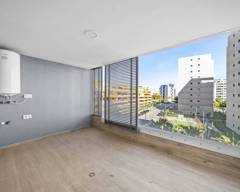3 quarto Apartamento para venda em Punta Prima com piscina - 575 000 € (Ref: 10082097)