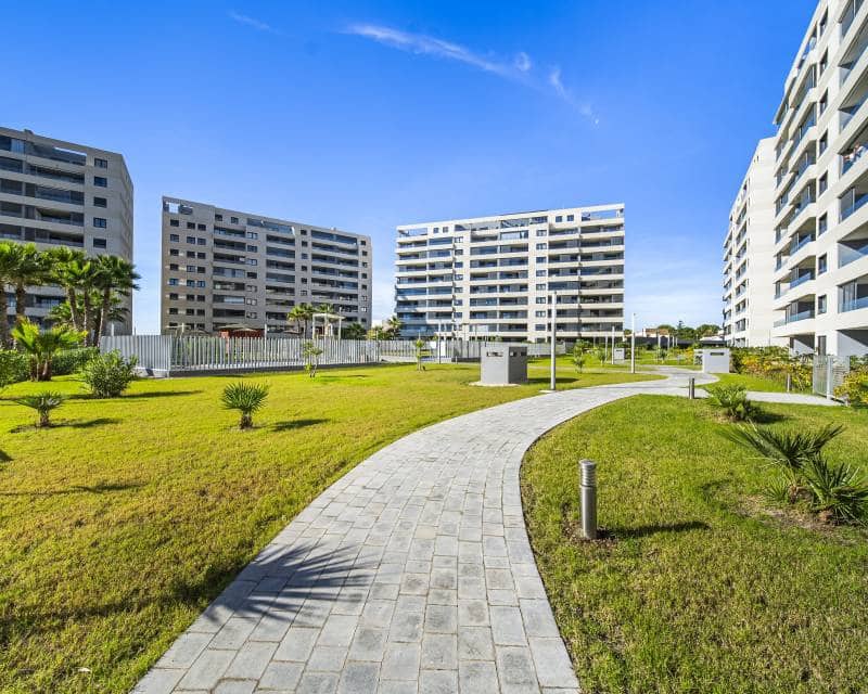 3 quarto Apartamento para venda em Punta Prima com piscina - 575 000 € (Ref: 10082097)