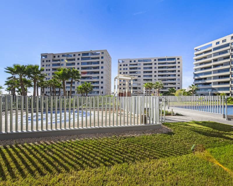 3 quarto Apartamento para venda em Punta Prima com piscina - 575 000 € (Ref: 10082097)