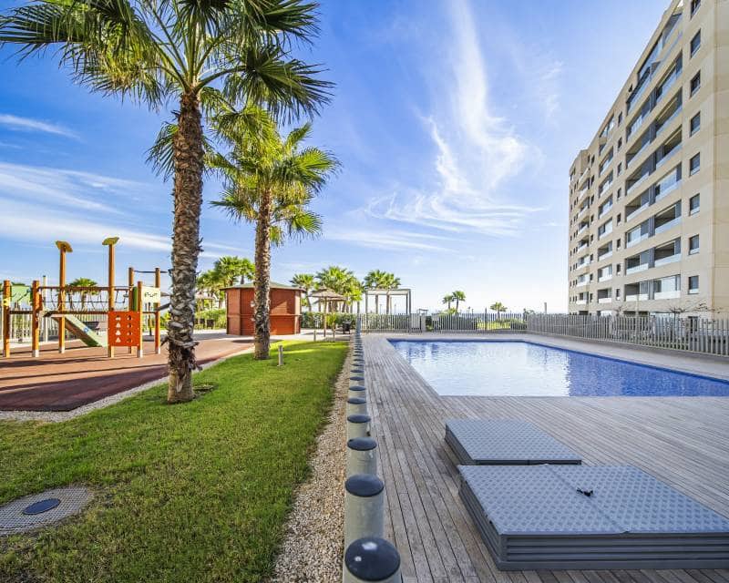 3 quarto Apartamento para venda em Punta Prima com piscina - 575 000 € (Ref: 10082097)