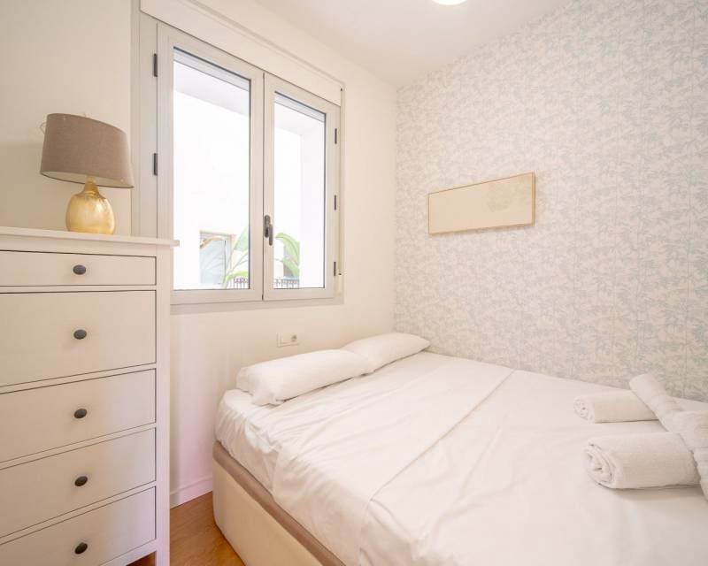 2 Zimmer Apartment zu verkaufen in Alicante / Alacant Stadt - 275.000 € (Ref: 10082100)