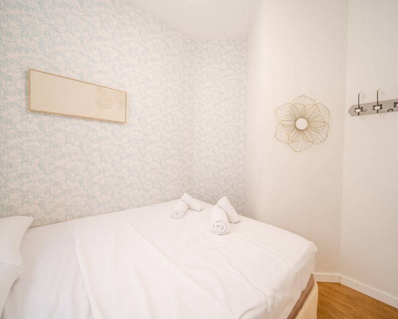 2 Zimmer Apartment zu verkaufen in Alicante / Alacant Stadt - 275.000 € (Ref: 10082100)