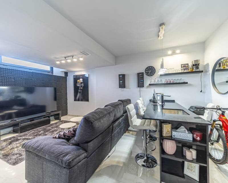 4 soveværelse Villa til salg i Orihuela Costa med swimmingpool - € 759.000 (Ref: 10088493)