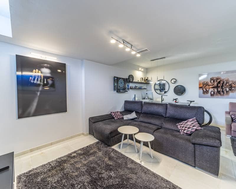 4 soveværelse Villa til salg i Orihuela Costa med swimmingpool - € 759.000 (Ref: 10088493)