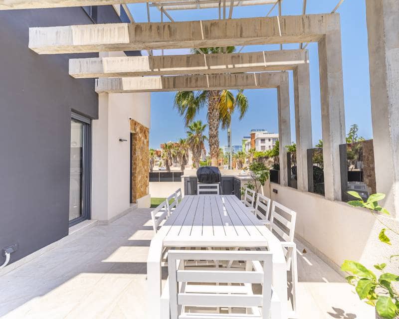 4 soveværelse Villa til salg i Orihuela Costa med swimmingpool - € 759.000 (Ref: 10088493)