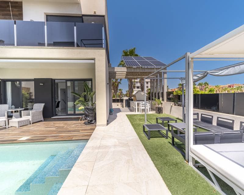4 soveværelse Villa til salg i Orihuela Costa med swimmingpool - € 759.000 (Ref: 10088493)