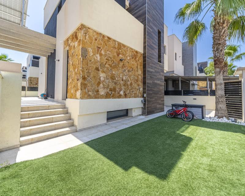4 soveværelse Villa til salg i Orihuela Costa med swimmingpool - € 759.000 (Ref: 10088493)