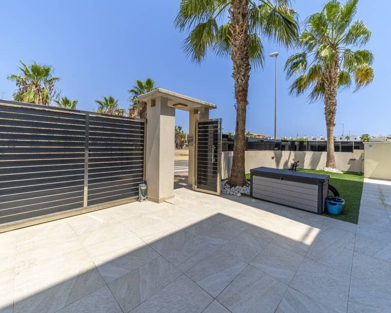 4 soveværelse Villa til salg i Orihuela Costa med swimmingpool - € 759.000 (Ref: 10088493)
