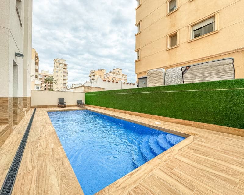 2 soverom Leilighet til salgs i Torrevieja med svømmebasseng - € 197 000 (Ref: 10088494)