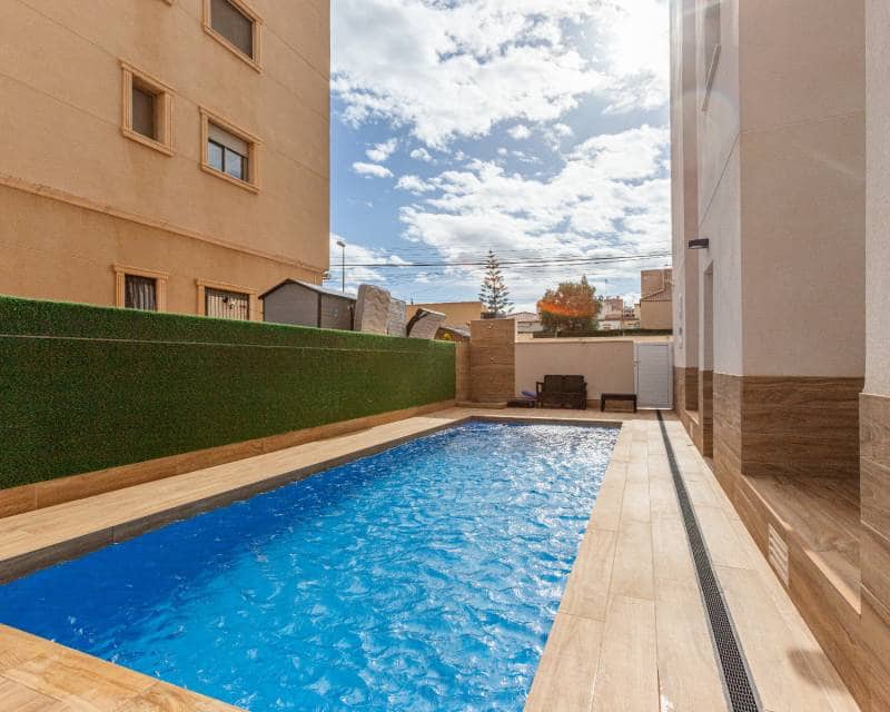 2 soverom Leilighet til salgs i Torrevieja med svømmebasseng - € 197 000 (Ref: 10088494)