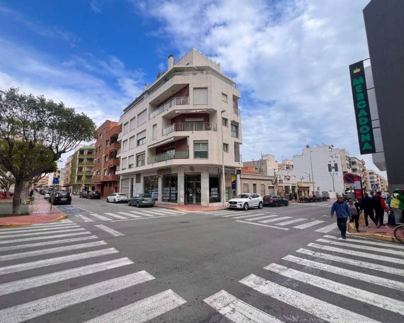 Apartamento de 4 habitaciones en Guardamar del Segura en venta con garaje - 195.000 € (Ref: 10091572)