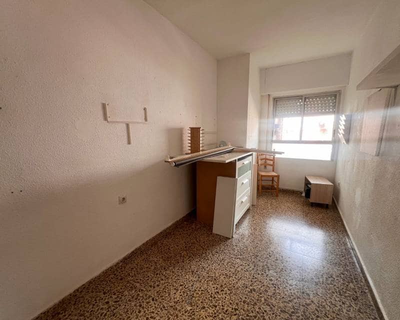 Apartamento de 4 habitaciones en Guardamar del Segura en venta con garaje - 195.000 € (Ref: 10091572)