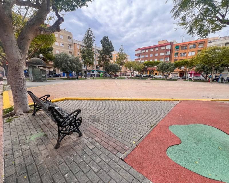 Apartamento de 4 habitaciones en Guardamar del Segura en venta con garaje - 195.000 € (Ref: 10091572)