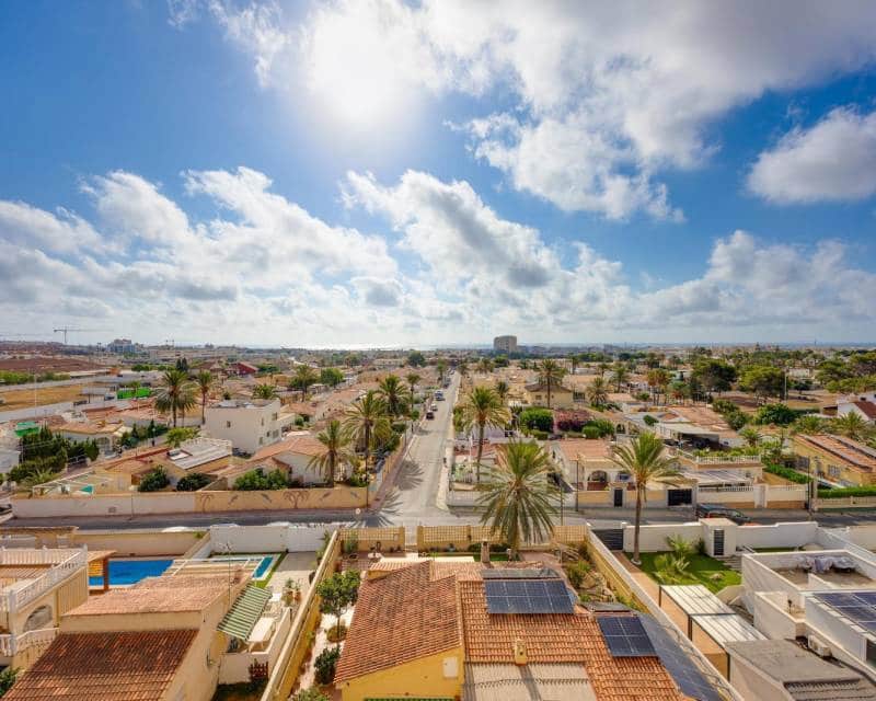 2 bedroom Apartment for sale in Torrevieja with pool - € 164,969 (Ref: 10094817)