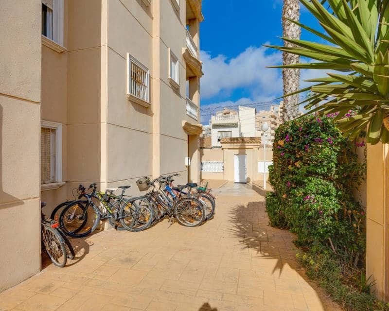 2 bedroom Apartment for sale in Torrevieja with pool - € 164,969 (Ref: 10094817)