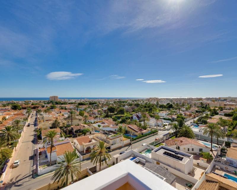 2 bedroom Apartment for sale in Torrevieja with pool - € 164,969 (Ref: 10094817)