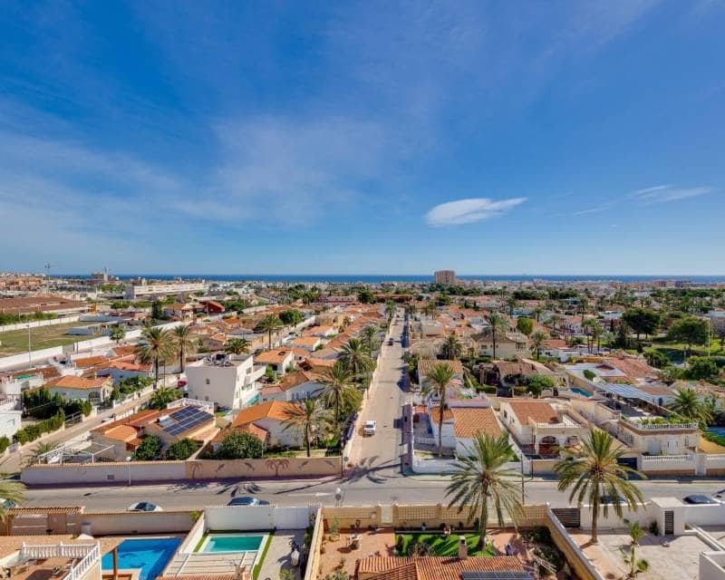 2 bedroom Apartment for sale in Torrevieja with pool - € 164,969 (Ref: 10094817)