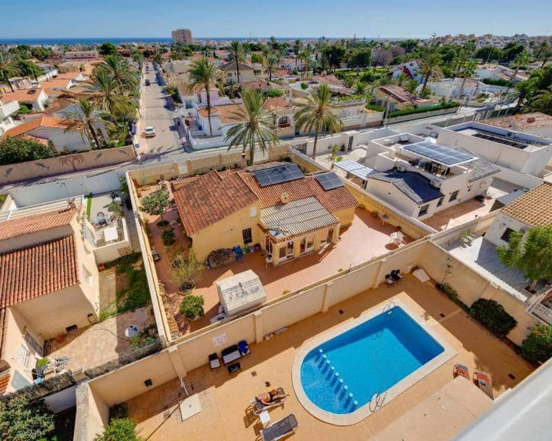 2 bedroom Apartment for sale in Torrevieja with pool - € 164,969 (Ref: 10094817)