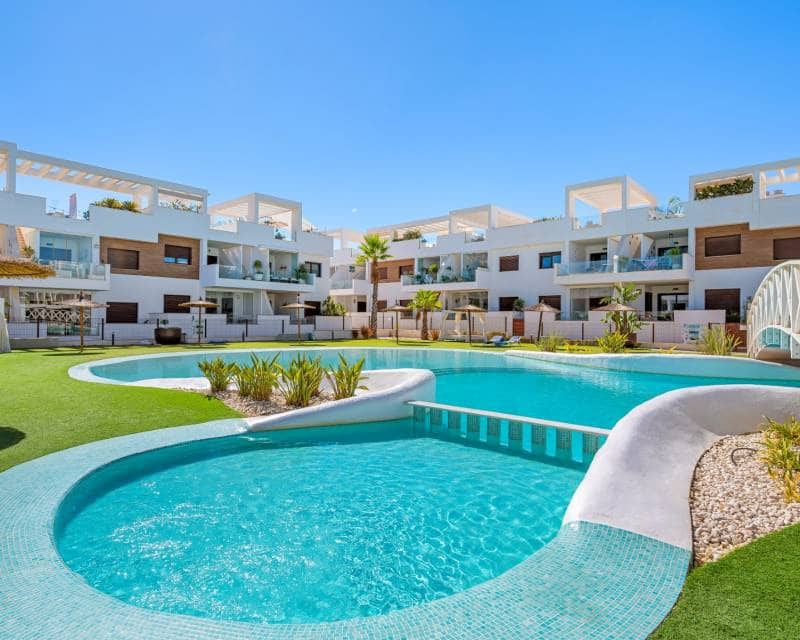 2 soverom Penthouse til salgs i Torrevieja med svømmebasseng - € 295 000 (Ref: 10094818)