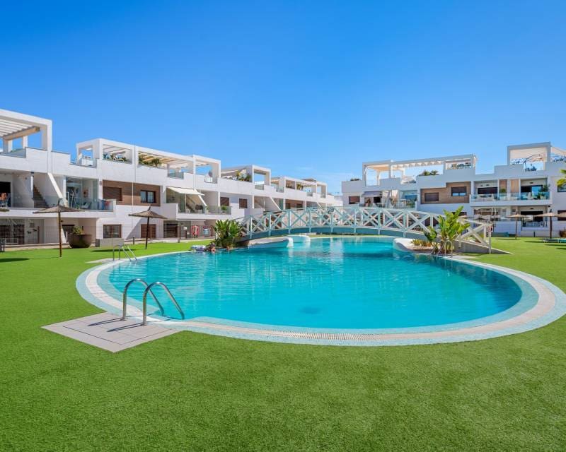 2 soverom Penthouse til salgs i Torrevieja med svømmebasseng - € 295 000 (Ref: 10094818)