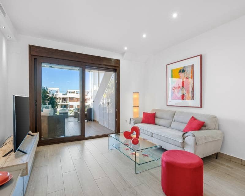 2 soverom Penthouse til salgs i Torrevieja med svømmebasseng - € 295 000 (Ref: 10094818)