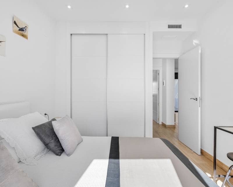 2 soverom Penthouse til salgs i Torrevieja med svømmebasseng - € 295 000 (Ref: 10094818)
