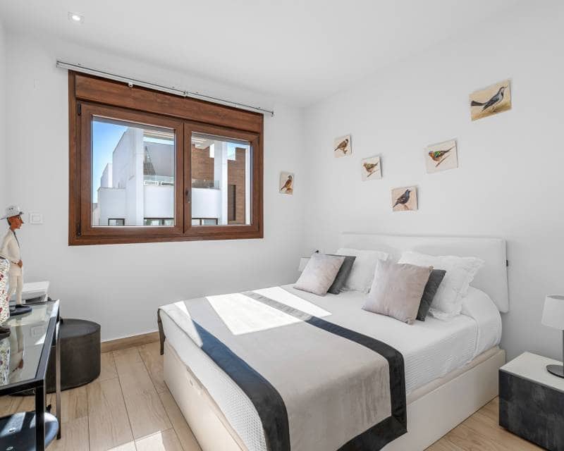 2 soverom Penthouse til salgs i Torrevieja med svømmebasseng - € 295 000 (Ref: 10094818)