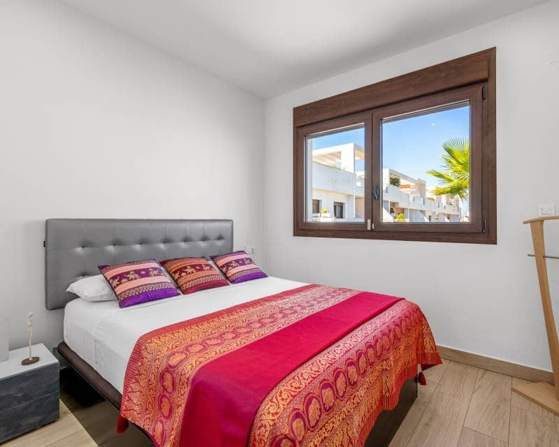 2 soverom Penthouse til salgs i Torrevieja med svømmebasseng - € 295 000 (Ref: 10094818)