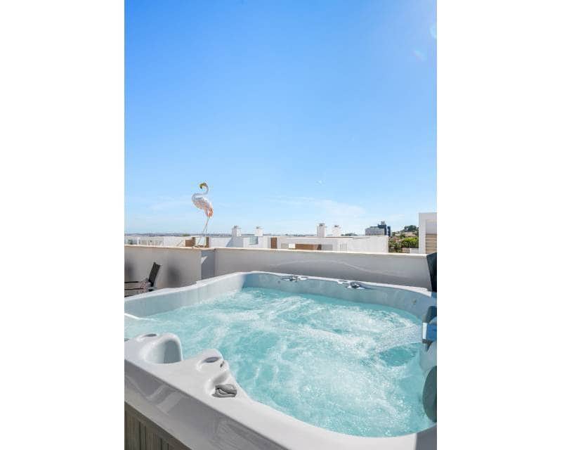 2 soverom Penthouse til salgs i Torrevieja med svømmebasseng - € 295 000 (Ref: 10094818)