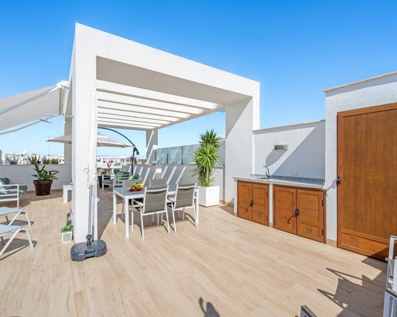 2 soverom Penthouse til salgs i Torrevieja med svømmebasseng - € 295 000 (Ref: 10094818)
