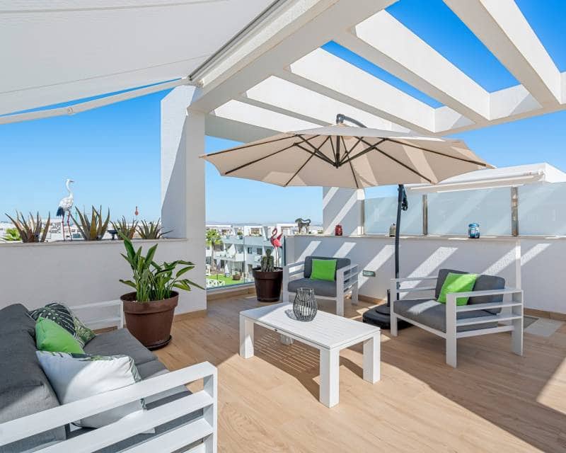 2 soverom Penthouse til salgs i Torrevieja med svømmebasseng - € 295 000 (Ref: 10094818)