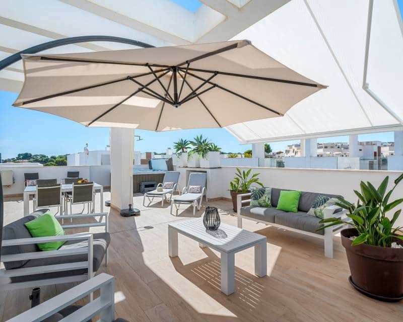 2 soverom Penthouse til salgs i Torrevieja med svømmebasseng - € 295 000 (Ref: 10094818)