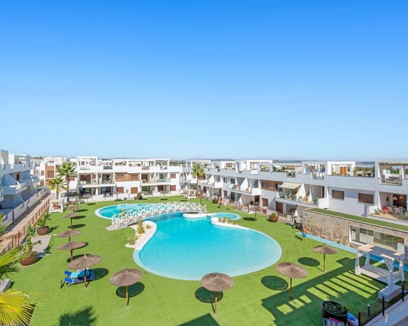 2 soverom Penthouse til salgs i Torrevieja med svømmebasseng - € 295 000 (Ref: 10094818)