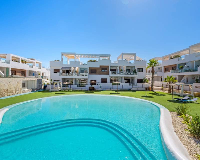 2 soverom Penthouse til salgs i Torrevieja med svømmebasseng - € 295 000 (Ref: 10094818)